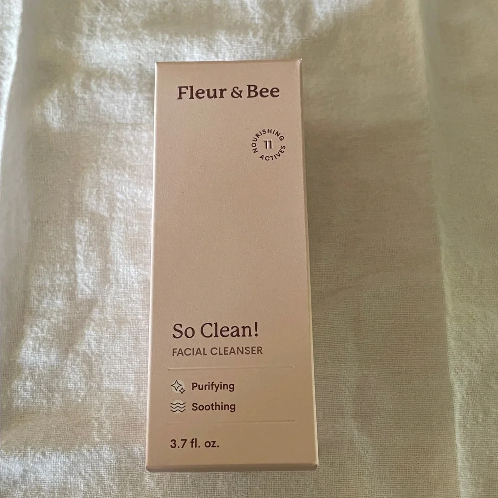 Fleur & Bee So Clean Facial Cleanser